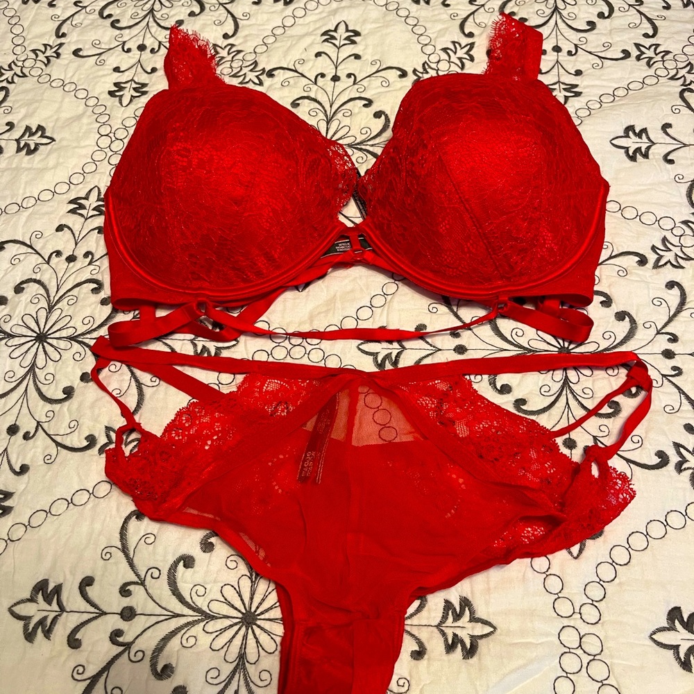 Victoria secret very sexy red lace 38 DD Thong & Bra set XL